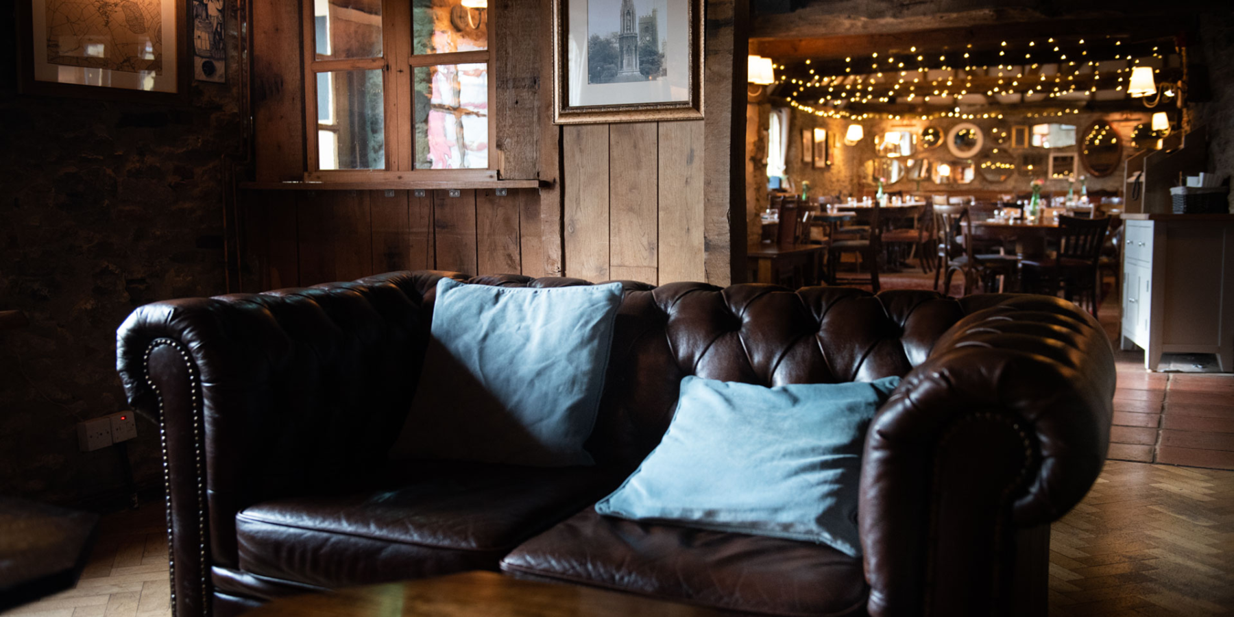 Internal photo featuring a leather Chesterfield